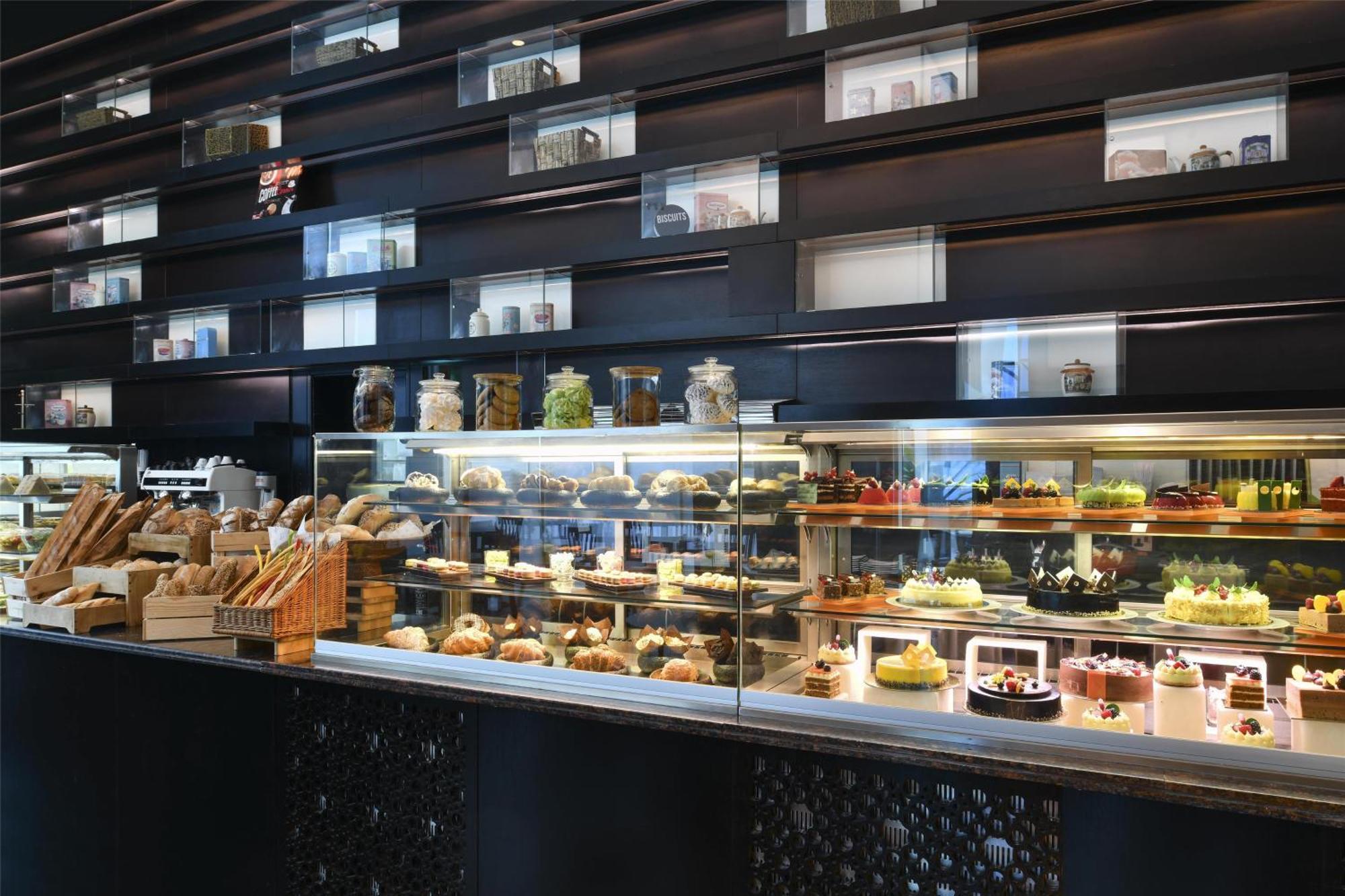 Kempinski Residences & Suites,